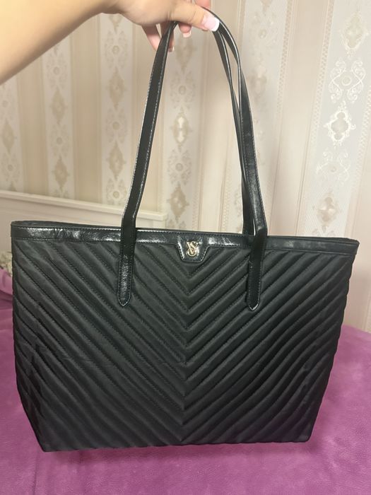 Сумка-шопер Victoria's Secret Black V-Quilt Tote Bag