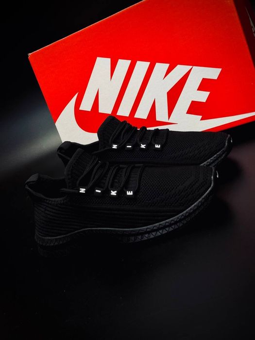 Кроссовки УНИСЕКС черные сеточка размер от 35 до 44 размера  Nike