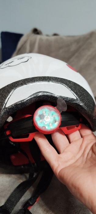 Nowy dziewczęcy kask MET na rower / hulajnogę / rolki (46-53cm)