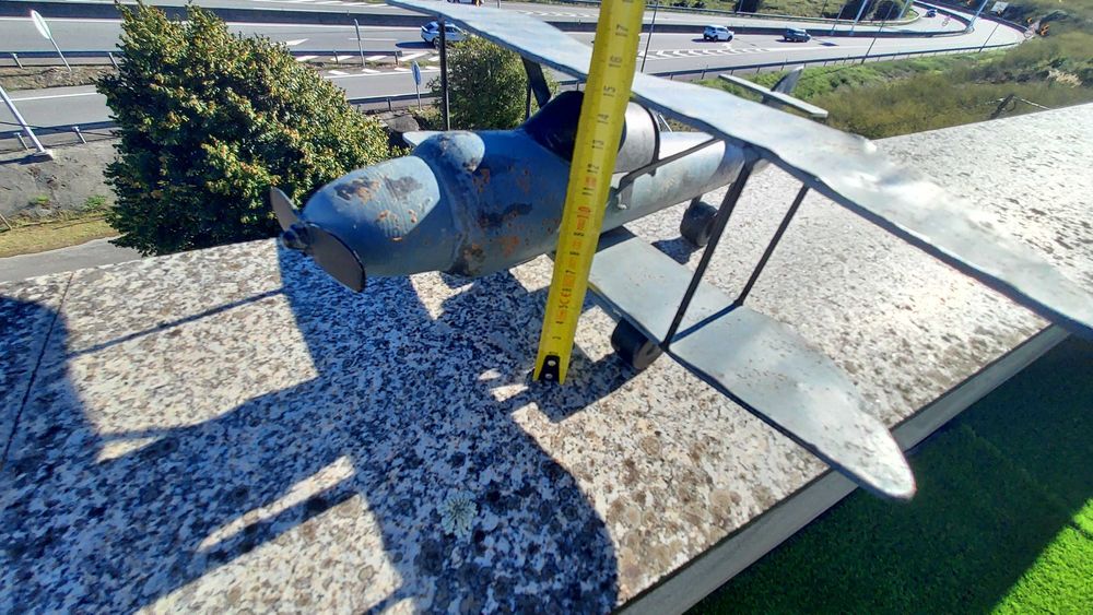 Avioneta azul para decorar a casa