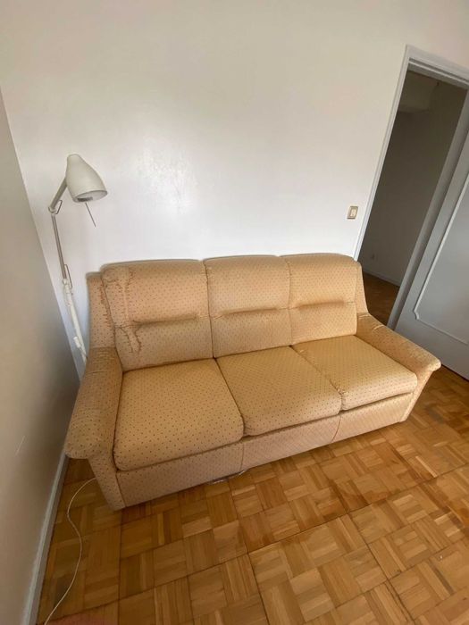 3 sofás e 2 cadeirões/poltronas individuais