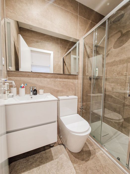 Apartamento/ Loja T2 vista mar, a 30 metros da marginal