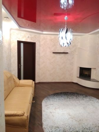 Поділля, 2-кім. квартира з окремими кімнатами на першому поверсі.