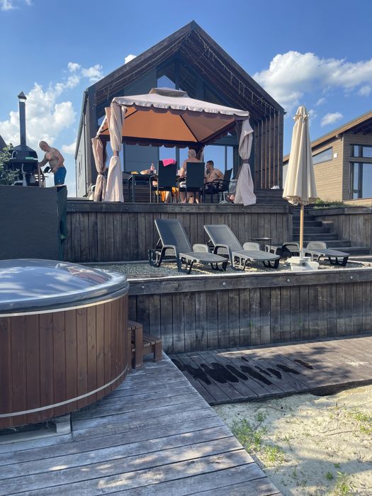 Будиночки біля води Київ Осокорки(домики у воды ЧАН)подобово посуточно