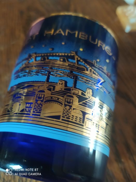Продам пасхальные статуэтки зайчиков и коллекционный стакан Германия
