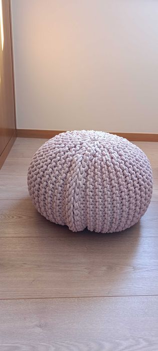 Puff redondo entrelaçado