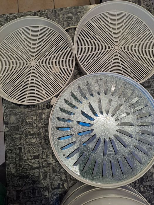 Сушилка для ягід, фруктів Вітерець