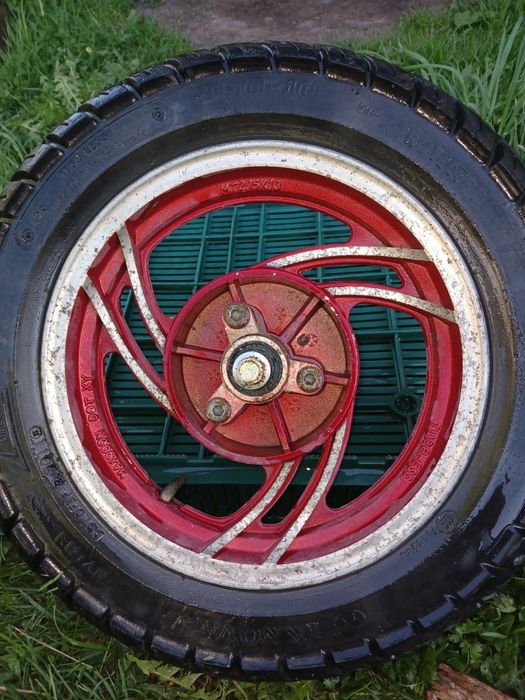 Продам колесо переднє .