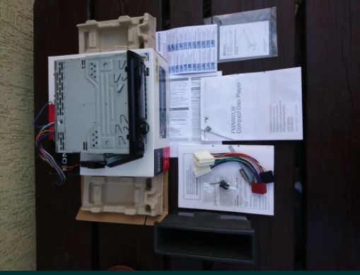 Radio SONY Xplod 4x45w + kostka + kieszeń USB MP3 CD AUX