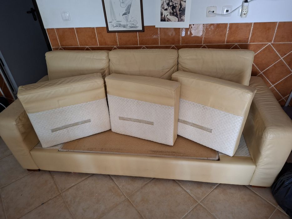 Sofá cama usado em bom estado.