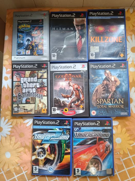 Jogos PS2 + adaptador para colocar PS2 em pé  + discos para jogos piratas