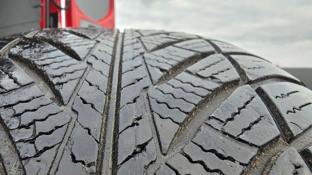 Opony zimowe 245/45/19 run flat  goodyear