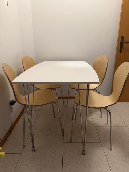 Vendo mesa jantar c/4 cadeiras