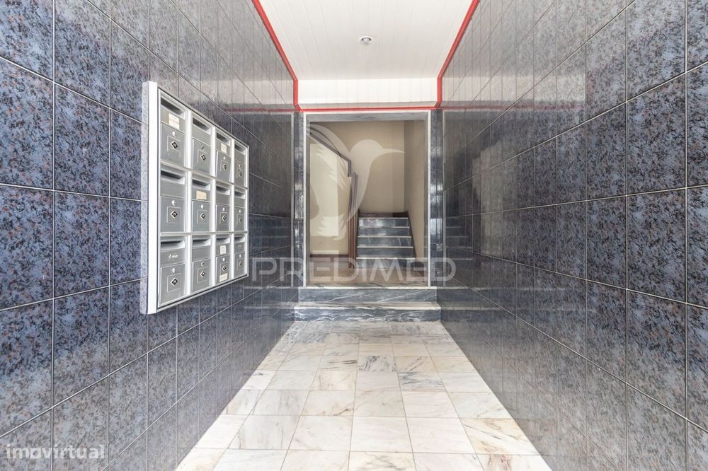 Apartamento T2 com 2 Marquises ,4 Caminhos em Setúbal.
