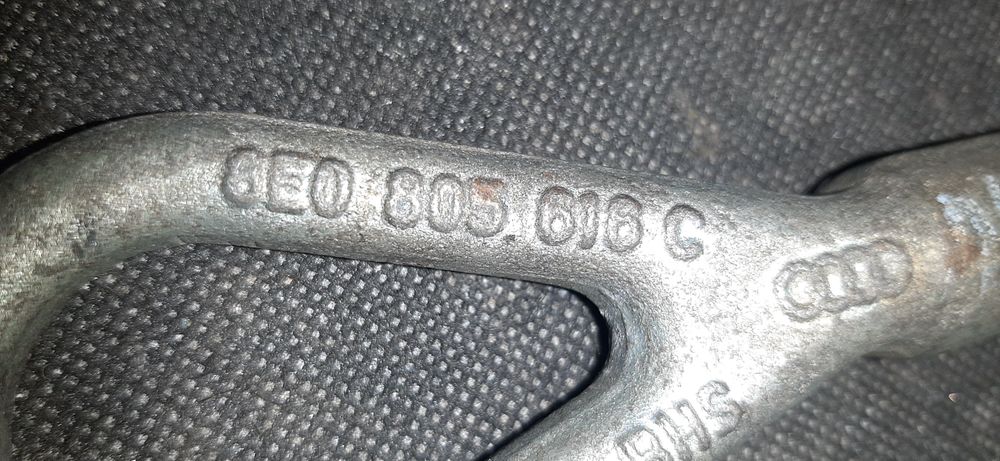 Гак буксирувальний 8E0505616C ,крюк AUDI A4 B6