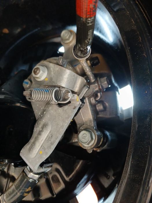 Pinça travão / maxila de travão trás direita KIA Ceed (CD)