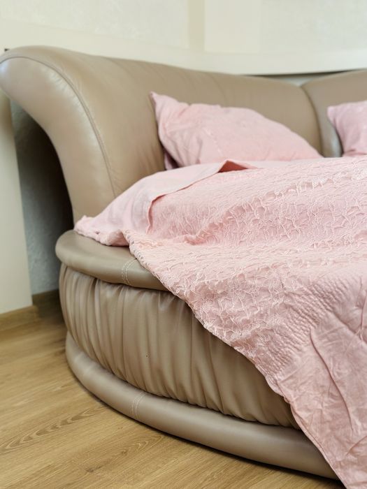 Кровать круглая кожаная