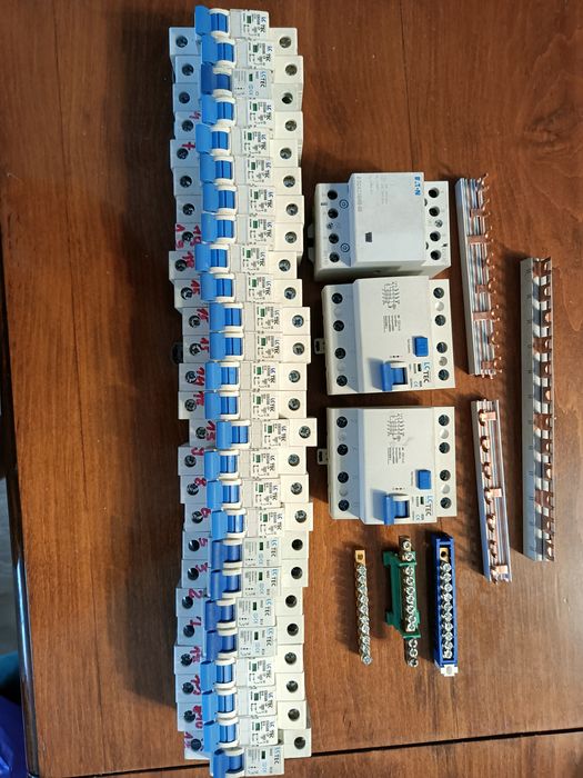 Duży zestaw aparatury modułowej LC-Tec / Eaton | 21x bezpiecznik + RCD + szyny
