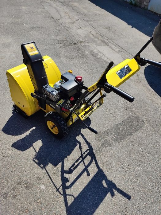 Сніго прибиральна машина Karcher Sth 5.56  1.335-101  стан майже нова.