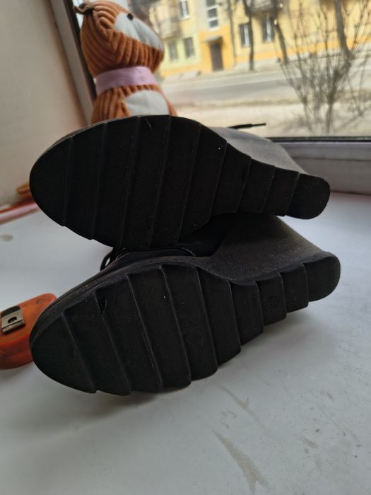 Зимові жіночі чоботи на платформі р40
