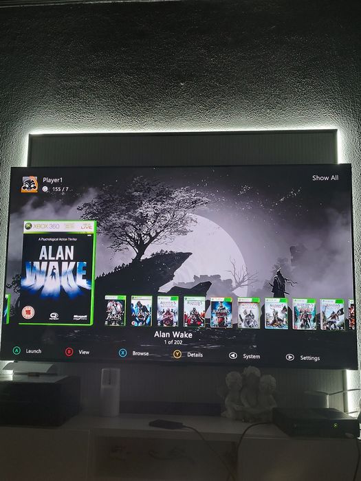 Xbox 360 E RGH 1TB (250GB interno +750GB externo) com mais de 200 jogos e mais de 10000 jogos de emuladores, inclui comando, cabo HDMI e alimentação