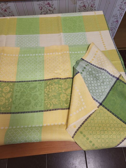 Скатертина 170×153 см