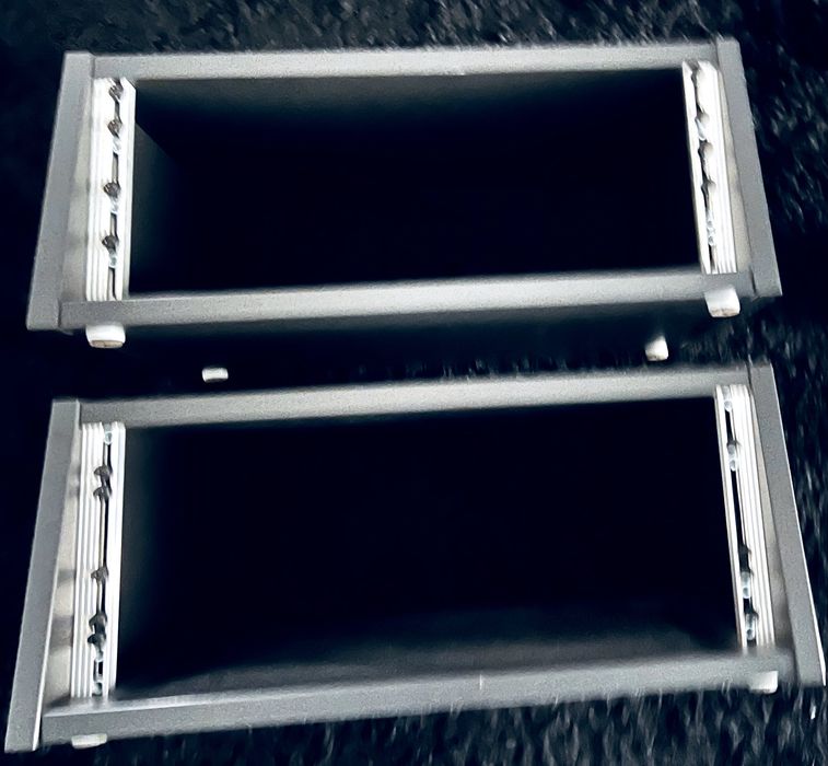 2 Racks Thon Studio Desktop 3U BK