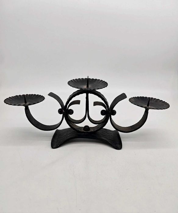 Kuty świecznik na 4 świece – klasyczna metaloplastyka