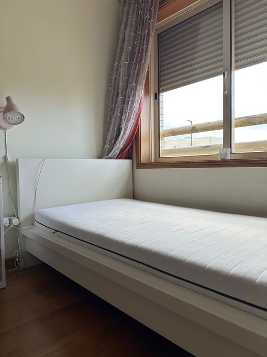 Cama, estrado, colchão IKEA MALM 90x200