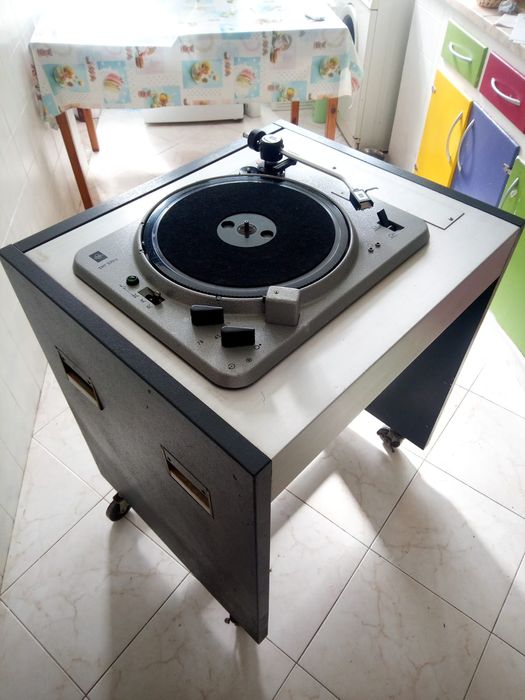 Gira Discos EMT 930 ST.