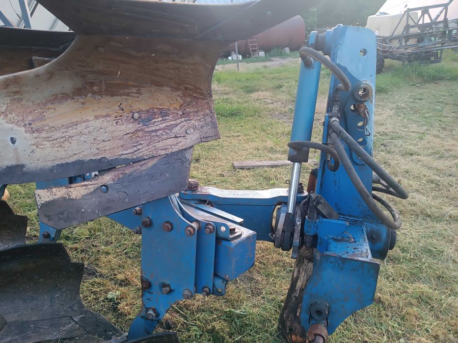 Плуг оборотний 4+1