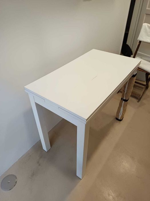 Mesa ikea branca, extensível e em bom estado