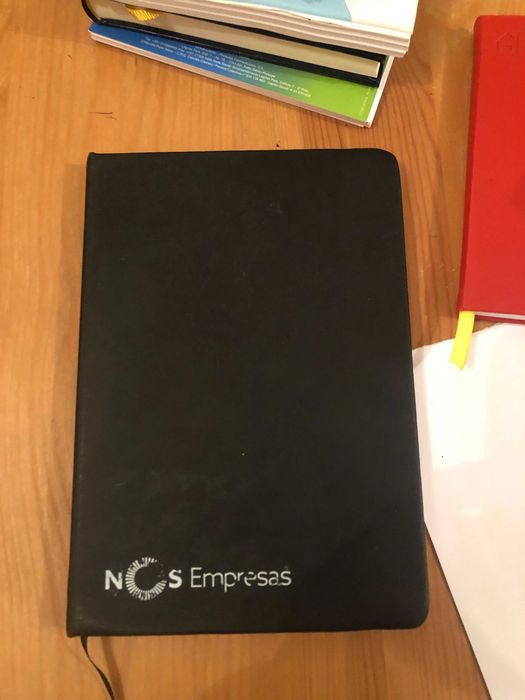 caderno preto sem argolas