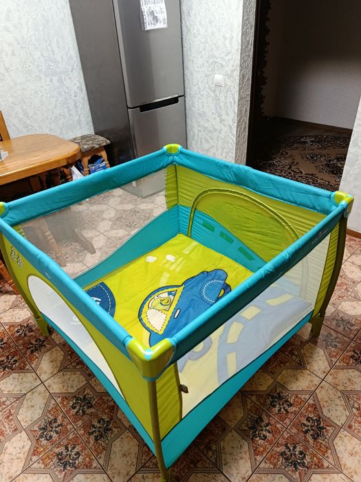 Продам дитячий манеж.