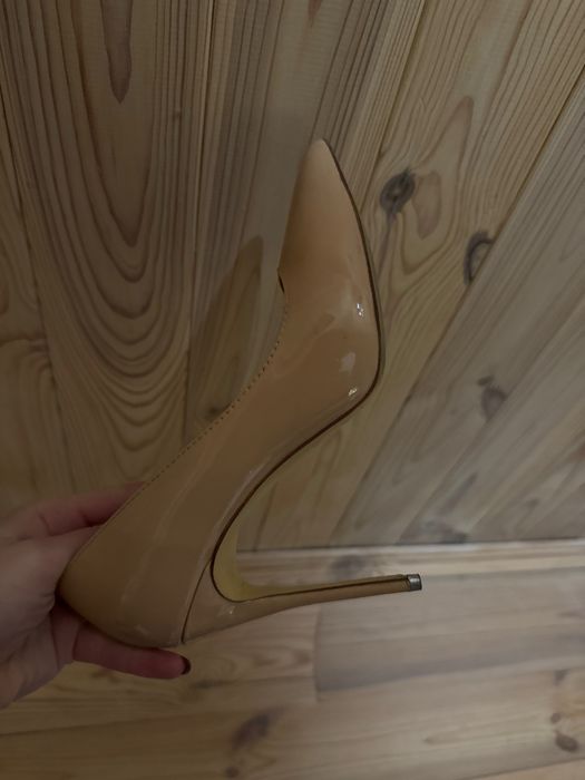 Туфлі на підборах