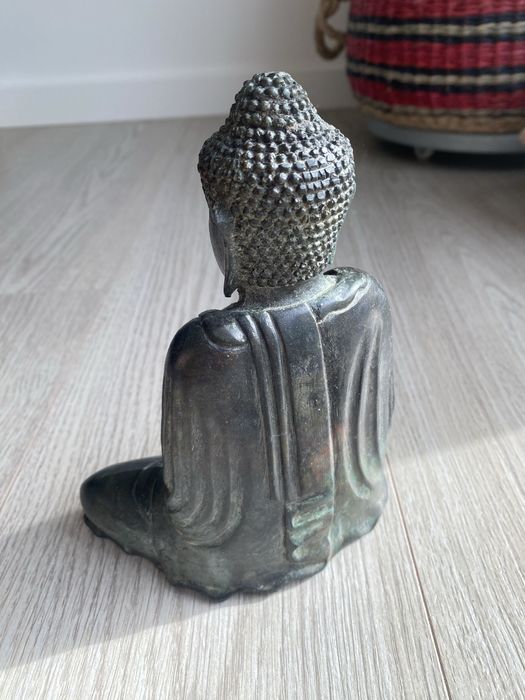 Buda em bronze antigo