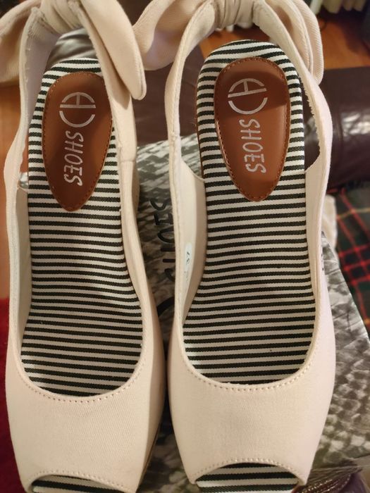 Sandálias da GUESS  tamanho 37
