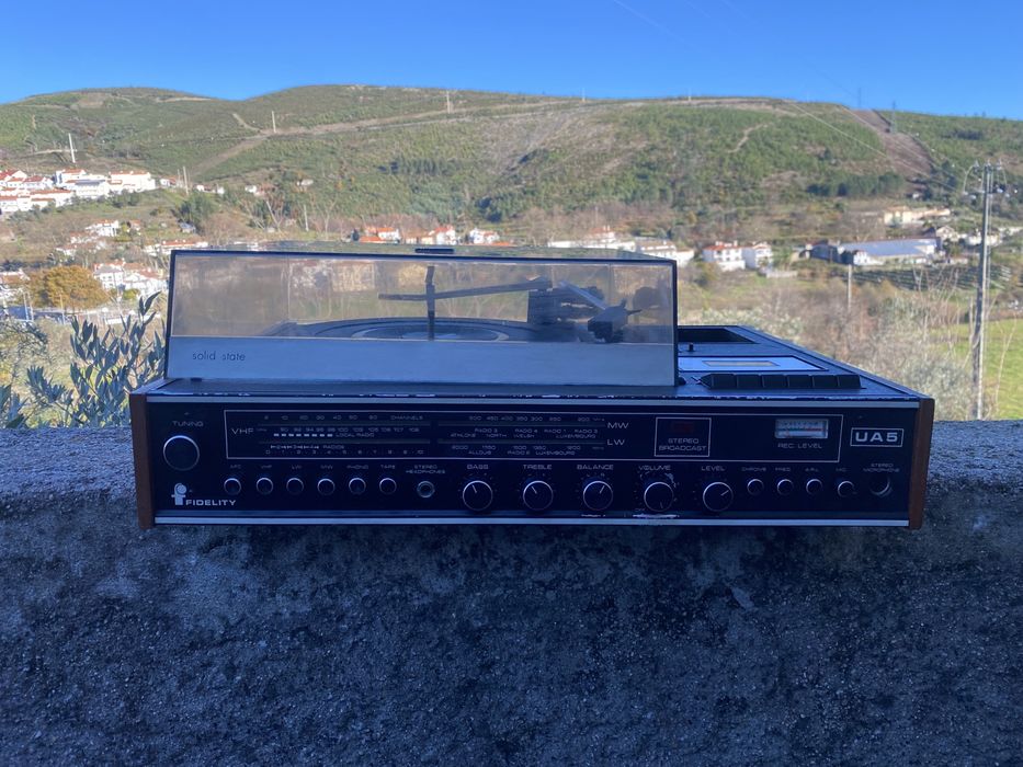 Giradiscos c/leitor de cassetes.