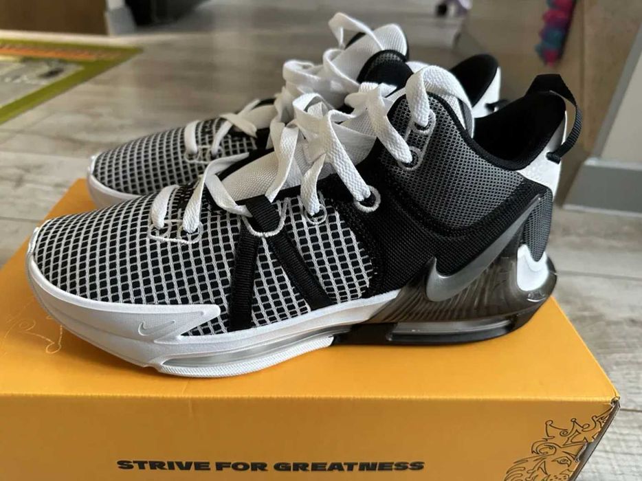 Кросівки Nike Air Jordan LeBron Witness VII - 10 US