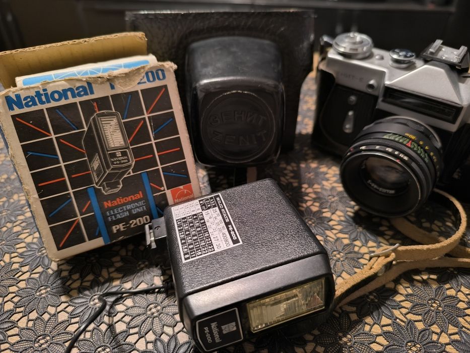 Zenit E z lampą błyskową