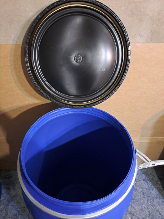 Бочки пластиковые 150, 200л с крышкой