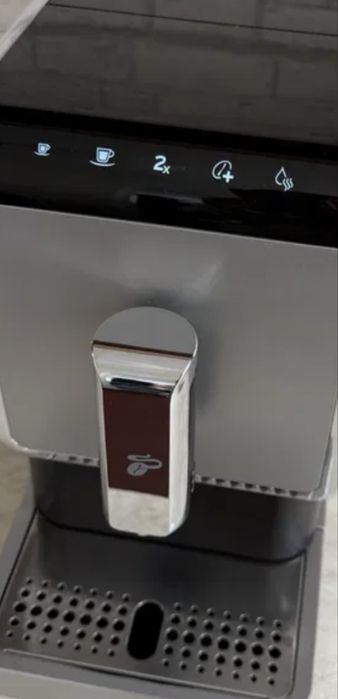 Компактна автоматична кавомашина Tchibo Esperto Caffè (Гарний стан!)