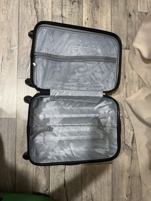 Валіза  супер GRAVITT