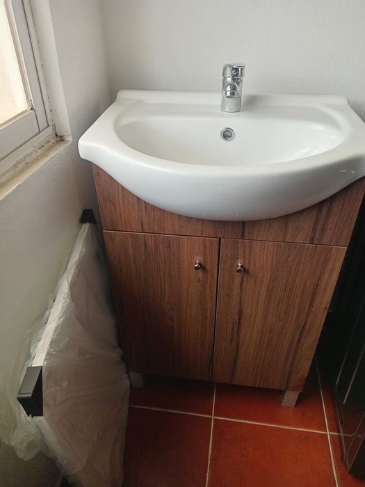 Vendo lavatório de casa de banho completo com um mês de uso