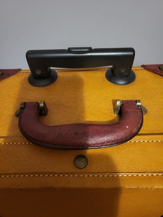 Azjatycka  skorzana walizka