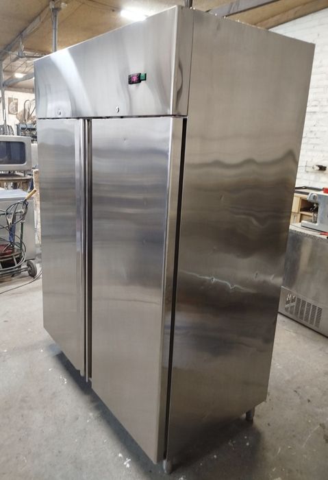 Холодильна шафа GNC 1400L