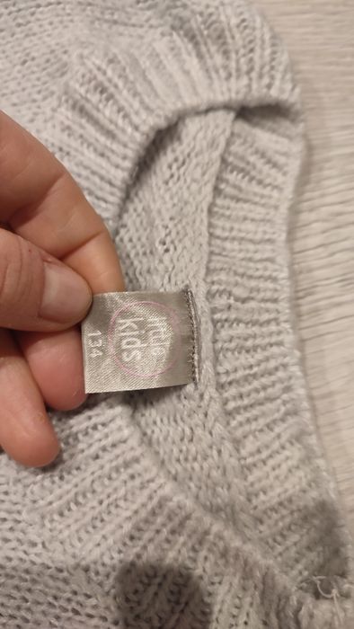 Szary sweter z pomponami pompony 134