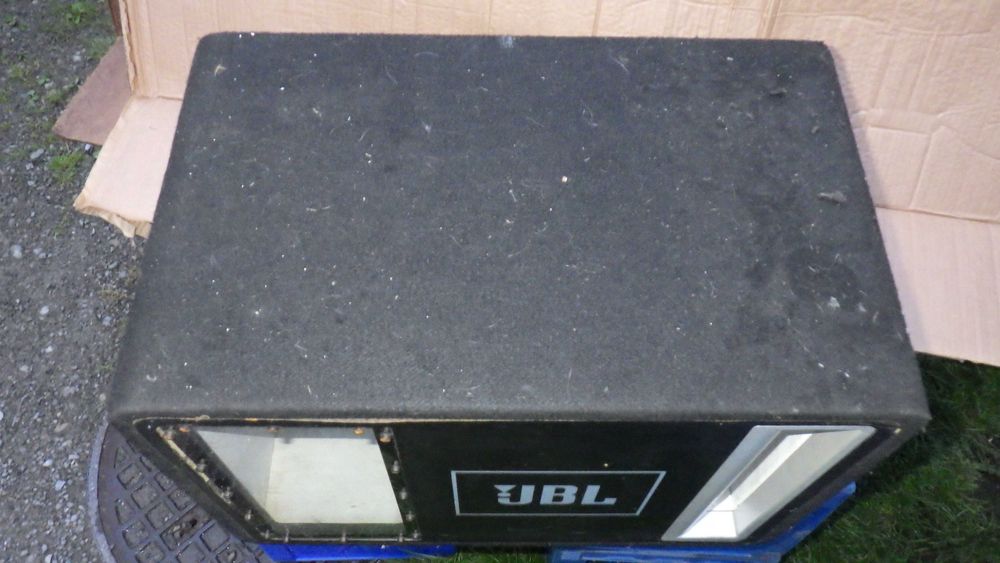 JBL Tuba  subwoofer samochodowy Mobilny