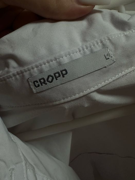 Біла, нова сорочка