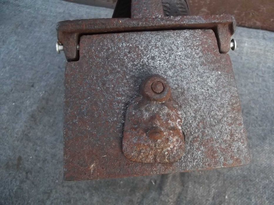 Stare żelazko na węgiel Neptun Końskie